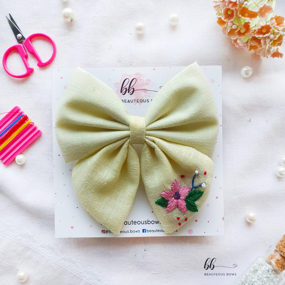 Gardenia Pigtail Hair Bow