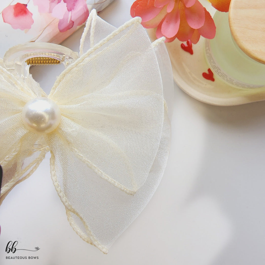 Delicate Bow Claw Clip